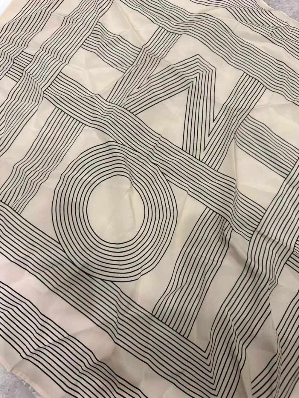 Toteme Women's Cream and Black Geometric Silk Scarf